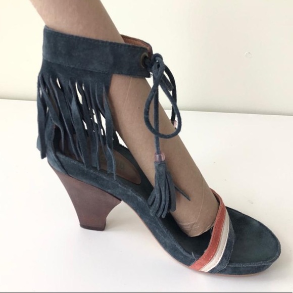 Tommy Hilfiger Heels - Picture 3 of 4